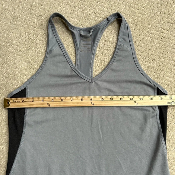The North Face | Flash Dry Color block Women’s Racerback Tank Top, Size Medium - Picture 4 of 4